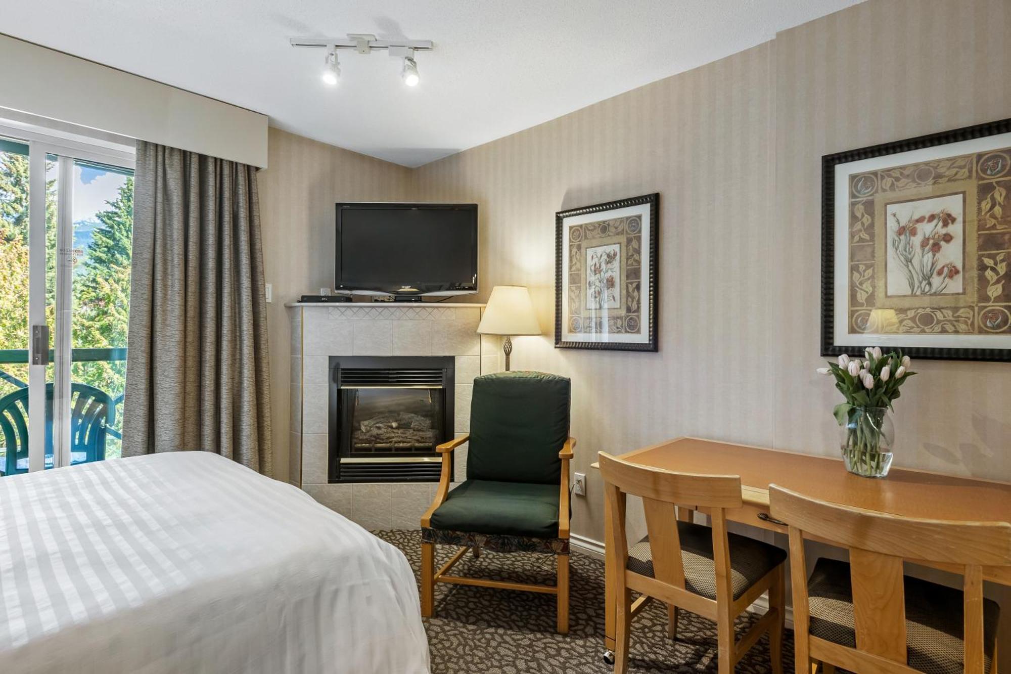 Pinnacle Hotel 3*